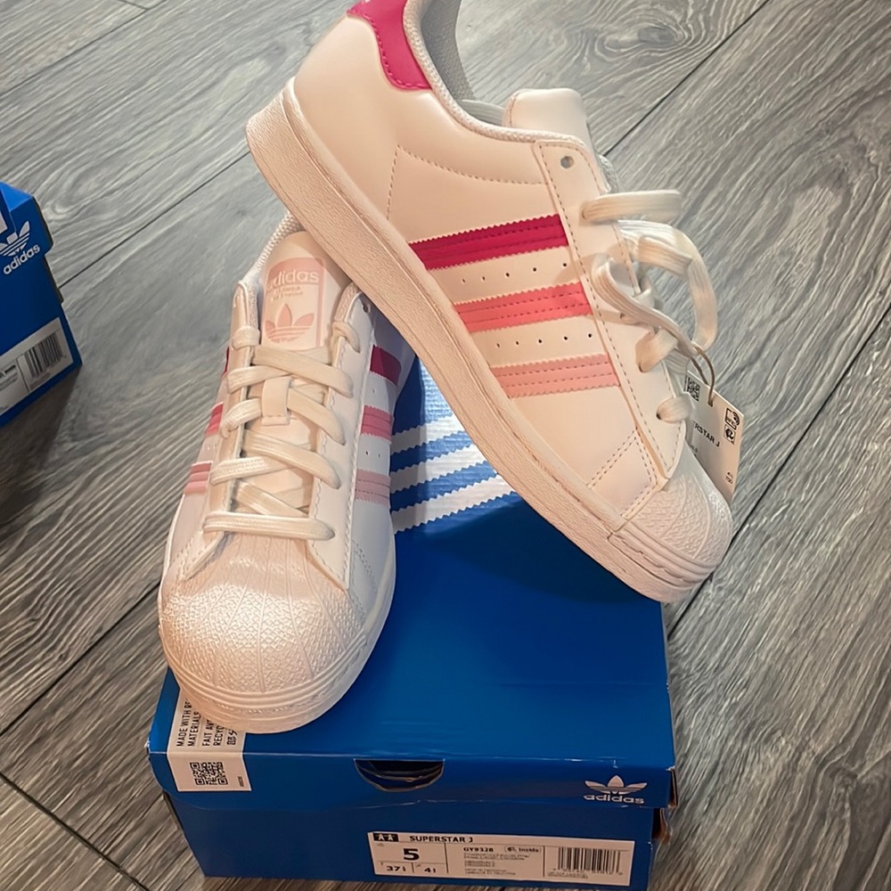 Adidas superstar size 5 youth